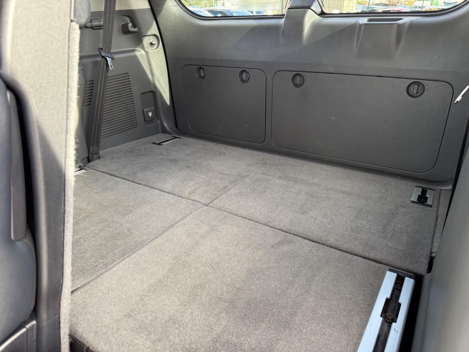 Used Toyota Land Cruiser 2013 for sale - 76408829: Photo 38