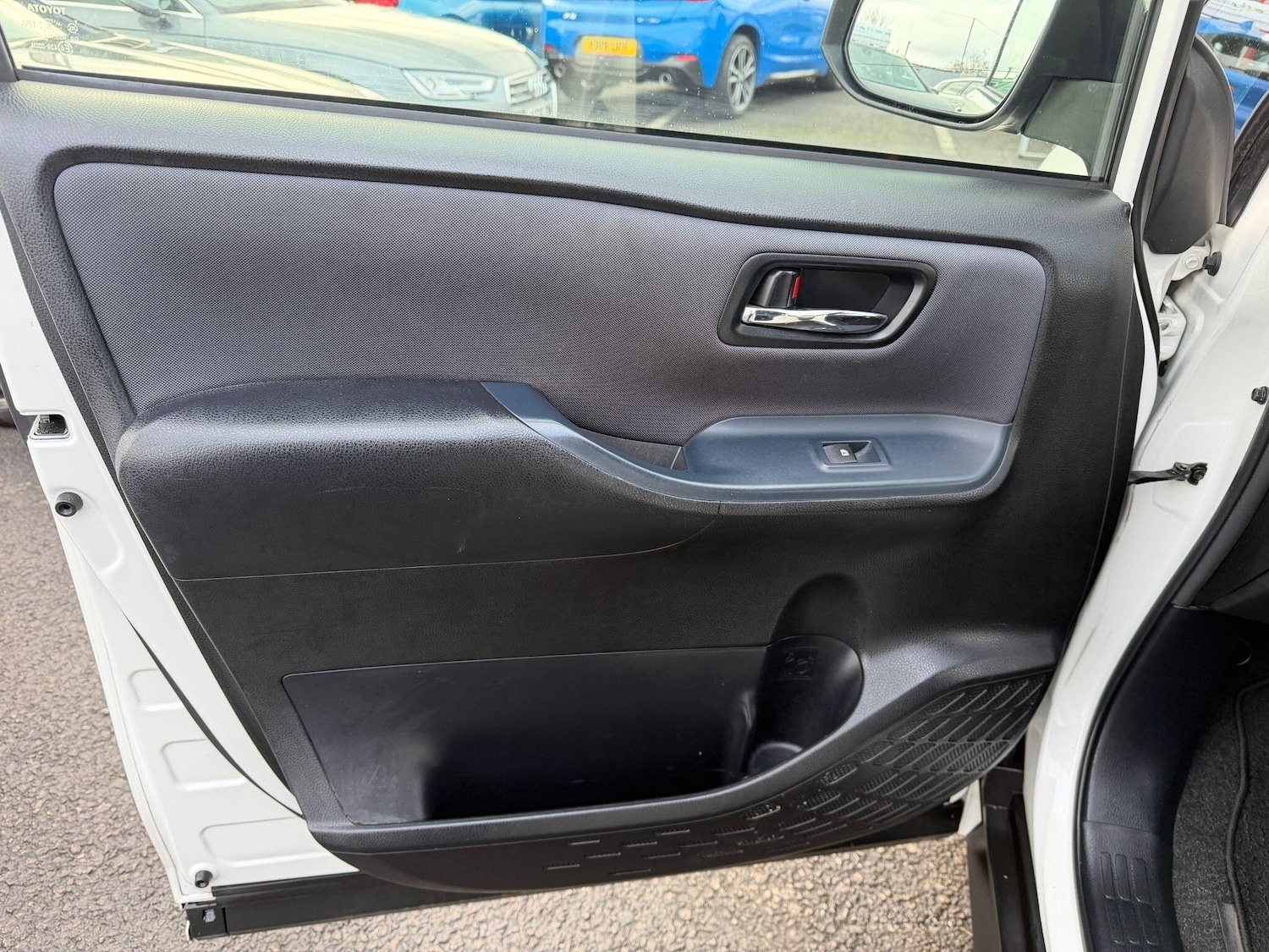 Used Toyota Noah 2025 for sale - 77454899: Photo 25