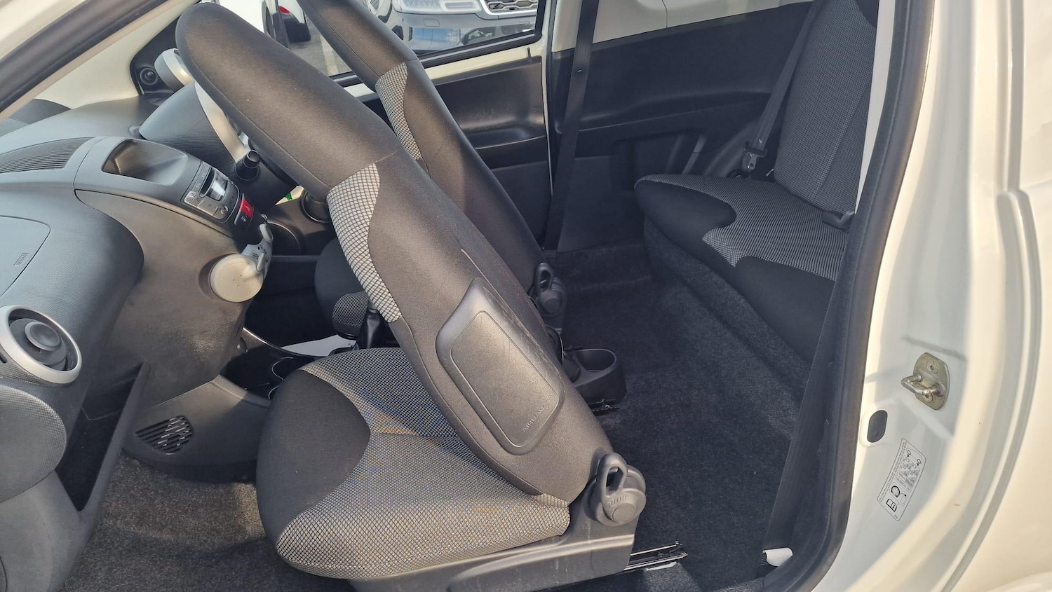 Used Toyota AYGO 2013 for sale - 77400400: Photo 19