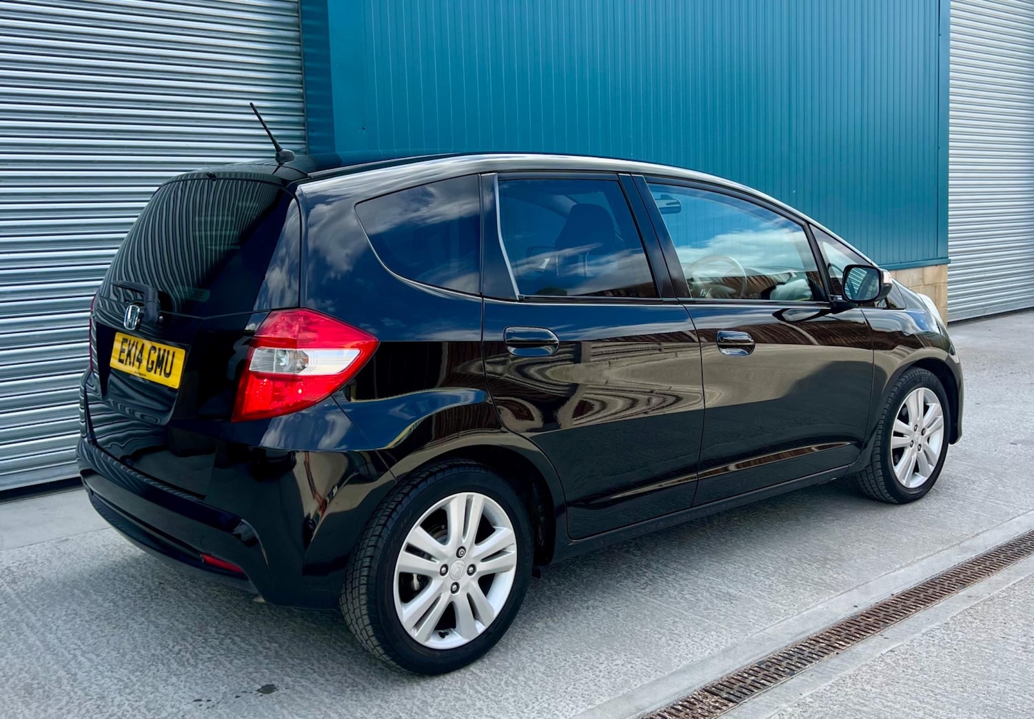 Used Honda Jazz 2014 for sale - 76201181: Photo 2