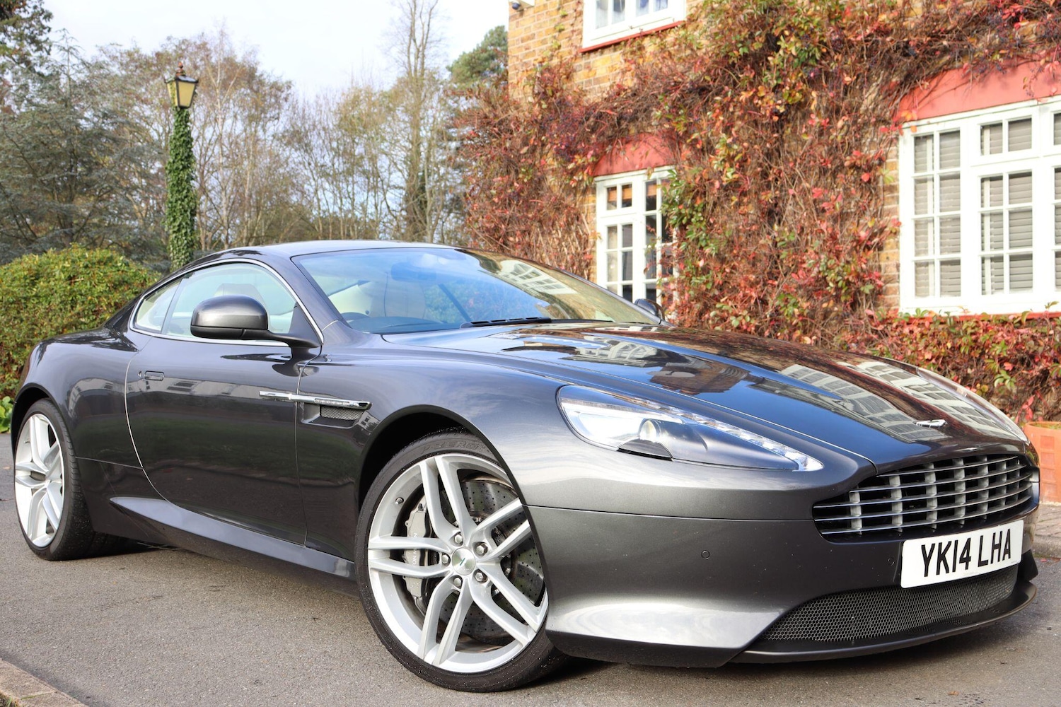 Used Aston Martin DB9 2014 for sale - 76607036: Photo 1