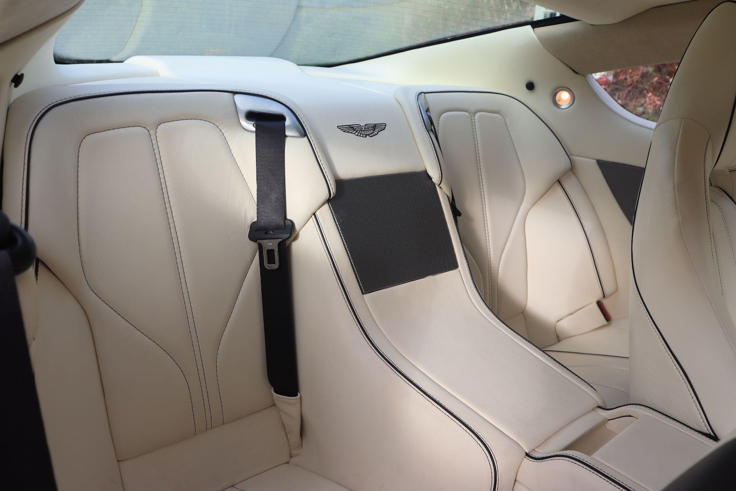 Used Aston Martin DB9 2014 for sale - 76607036: Photo 11