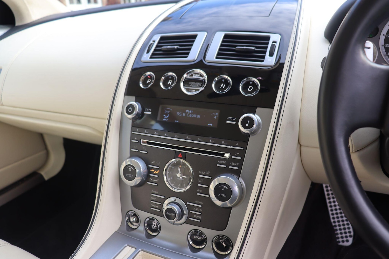 Used Aston Martin DB9 2014 for sale - 76607036: Photo 14