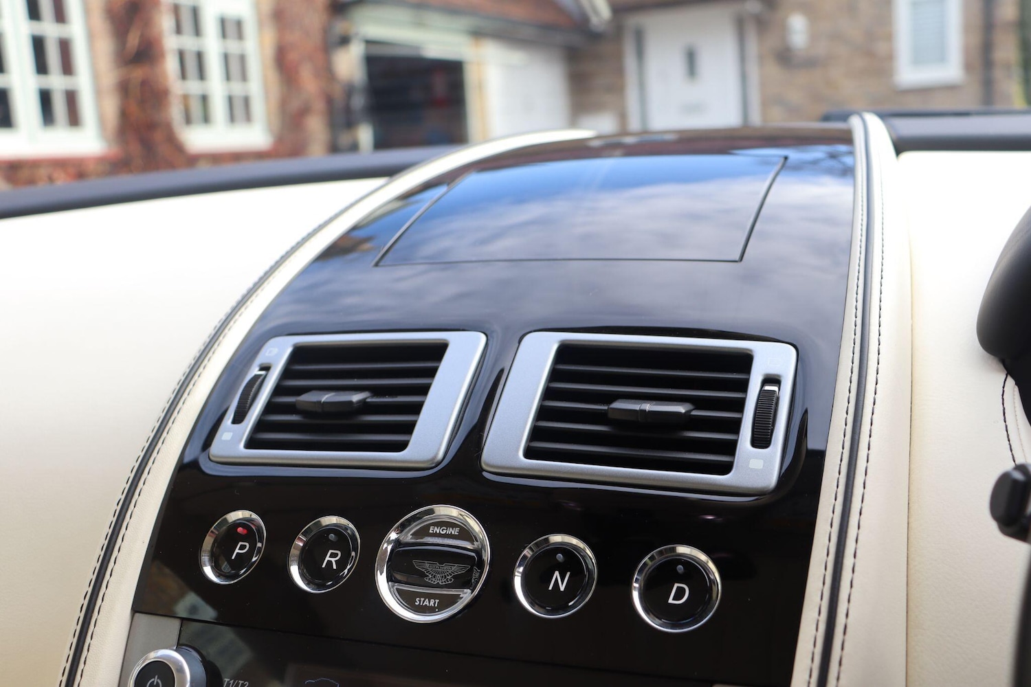 Used Aston Martin DB9 2014 for sale - 76607036: Photo 15