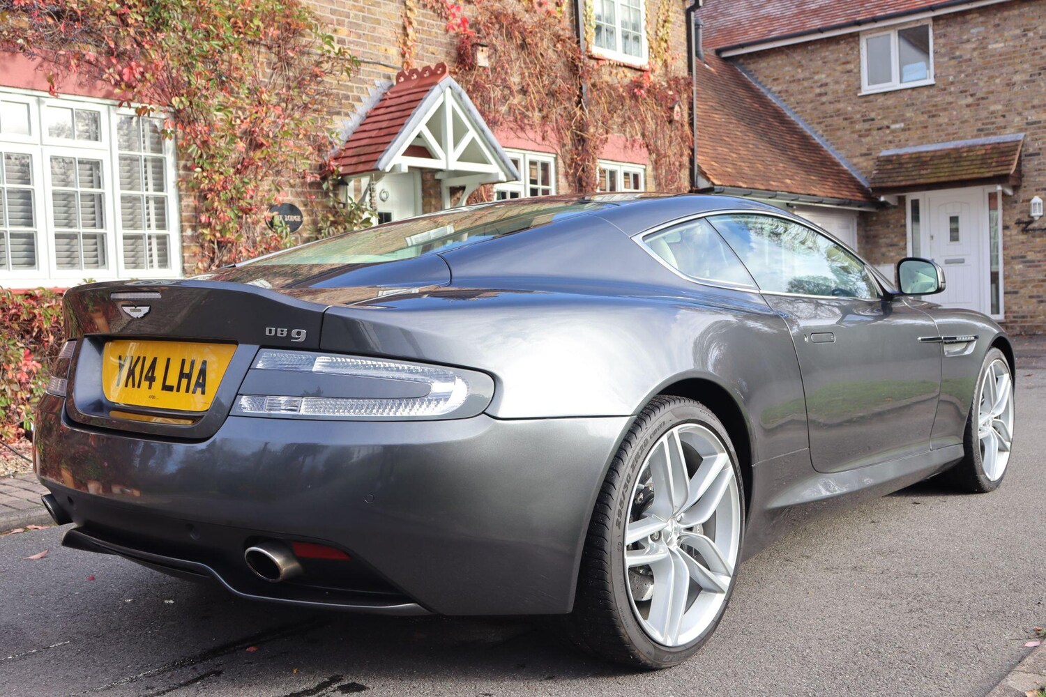 Used Aston Martin DB9 2014 for sale - 76607036: Photo 7