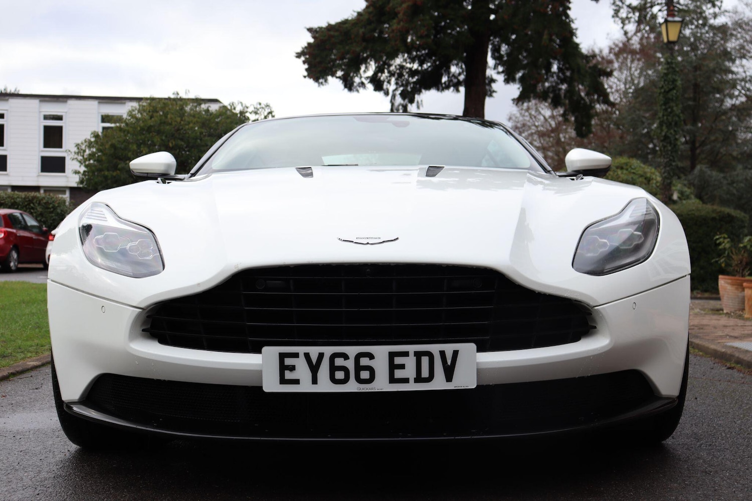 Used Aston Martin DB11 2016 for sale - 77238209: Photo 2