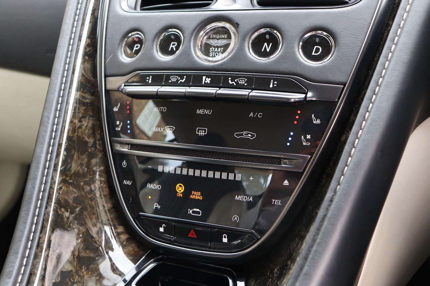 Used Aston Martin DB11 2016 for sale - 77238209: Photo 21