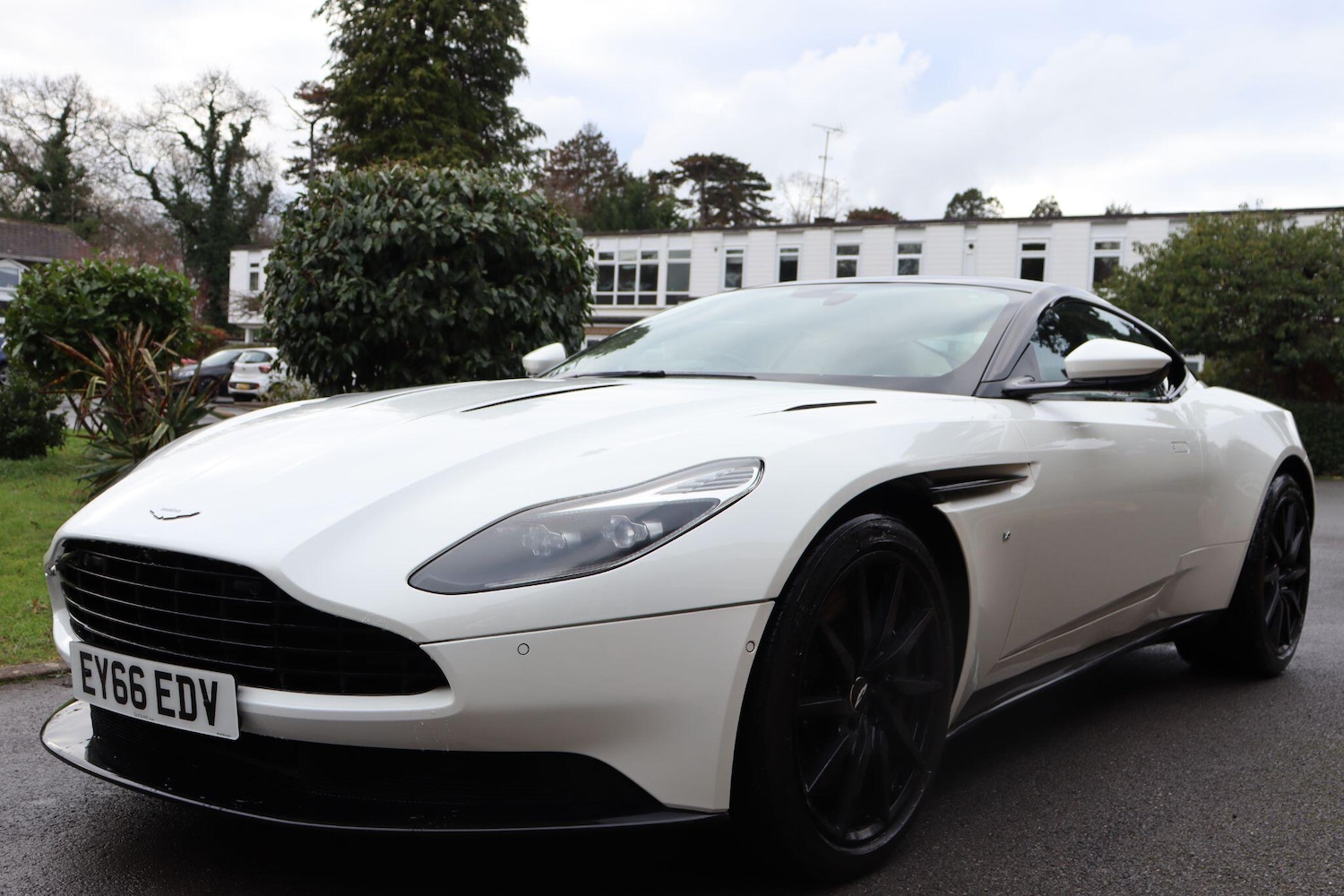 Used Aston Martin DB11 2016 for sale - 77238209: Photo 3