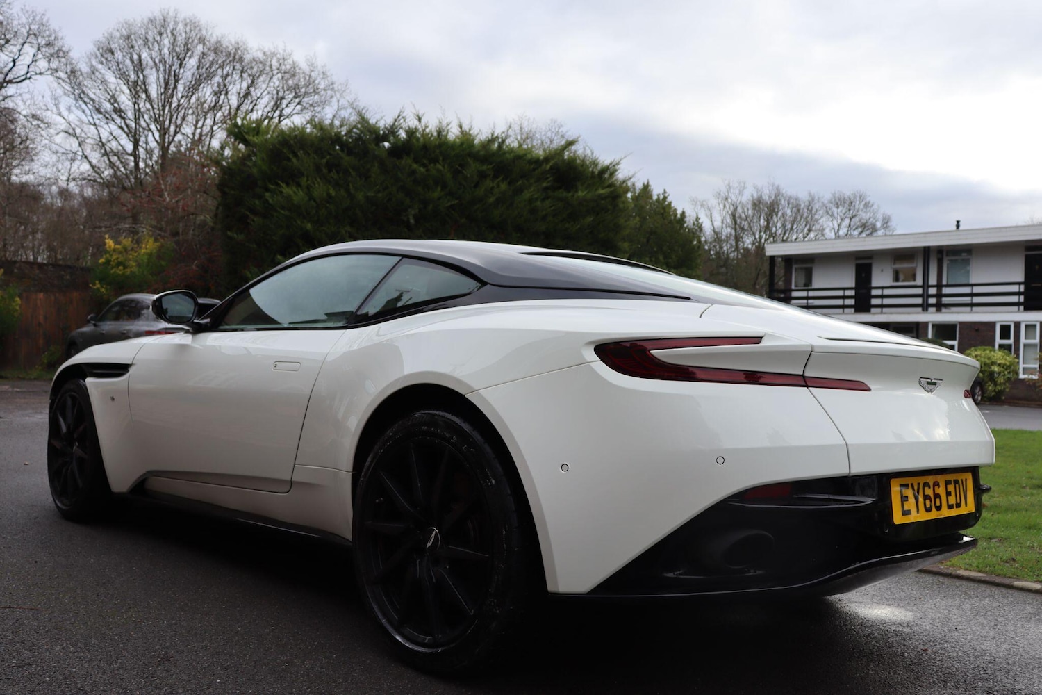 Used Aston Martin DB11 2016 for sale - 77238209: Photo 5