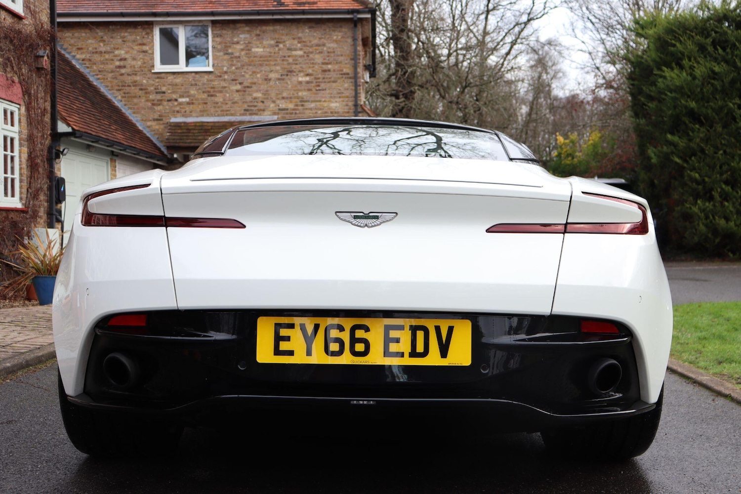Used Aston Martin DB11 2016 for sale - 77238209: Photo 6