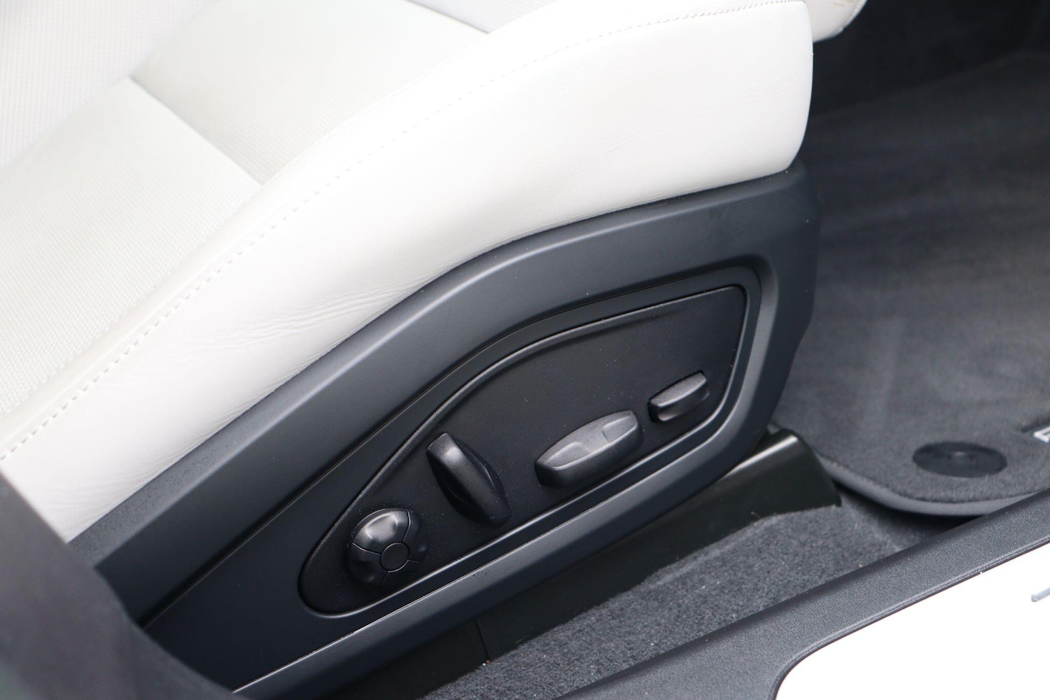 Used Porsche Taycan 2023 for sale - 77633702: Photo 14