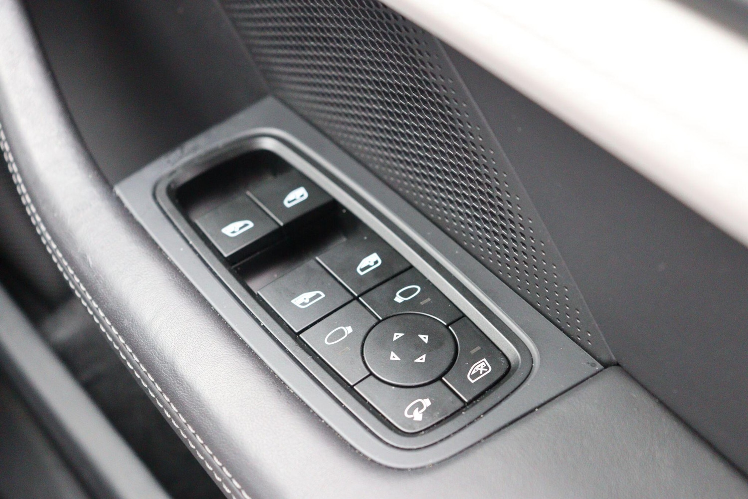 Used Porsche Taycan 2023 for sale - 77633702: Photo 25