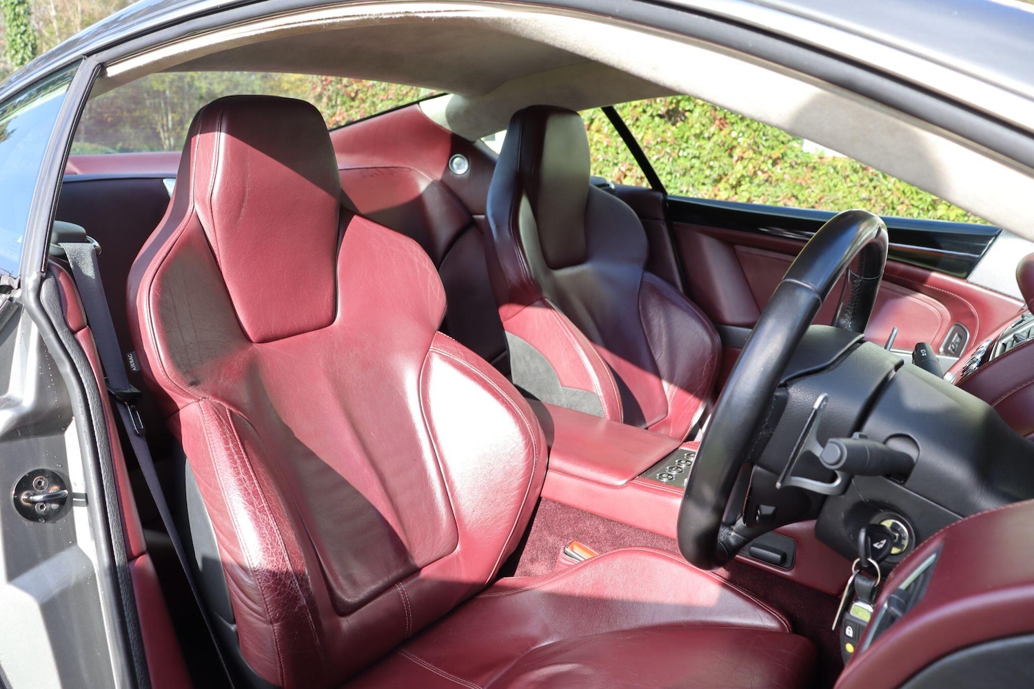 Used Aston Martin DB9 2005 for sale - 76349063: Photo 10