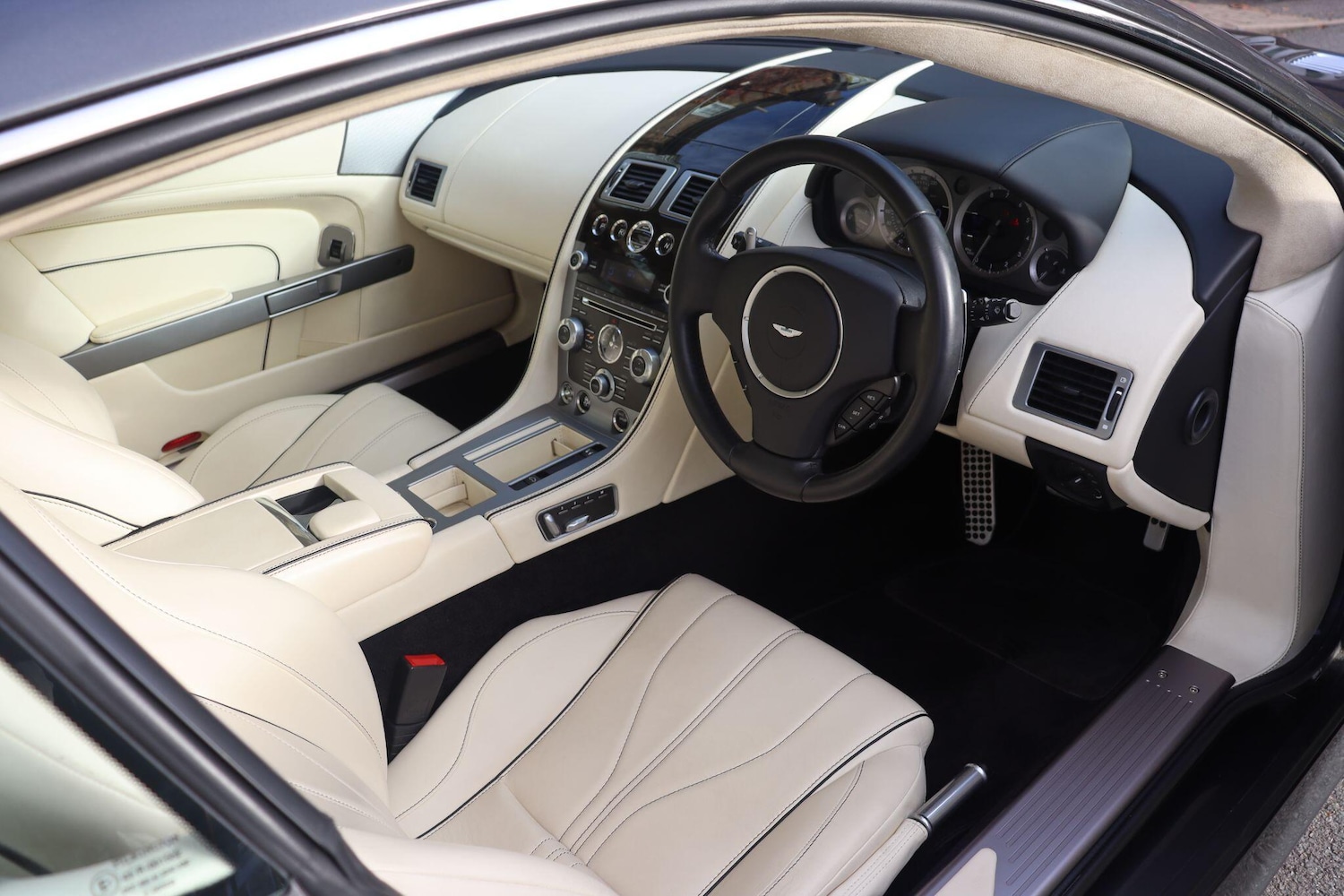 Used Aston Martin DB9 2014 for sale - 77021151: Photo 10