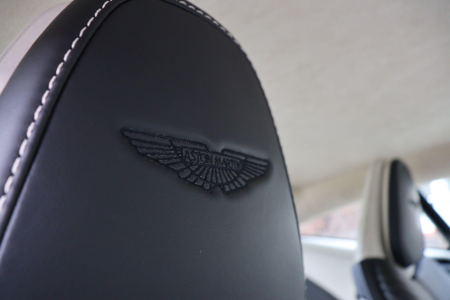 Used Aston Martin DB11 2016 for sale - 77343735: Photo 12