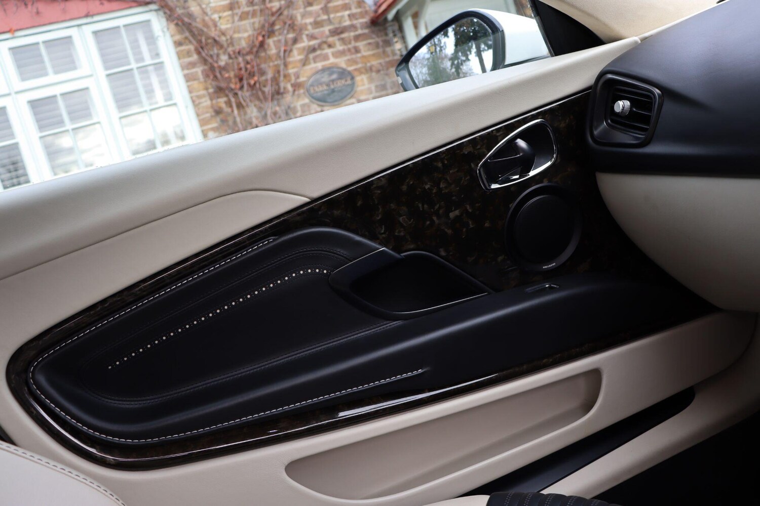 Used Aston Martin DB11 2016 for sale - 77343735: Photo 15