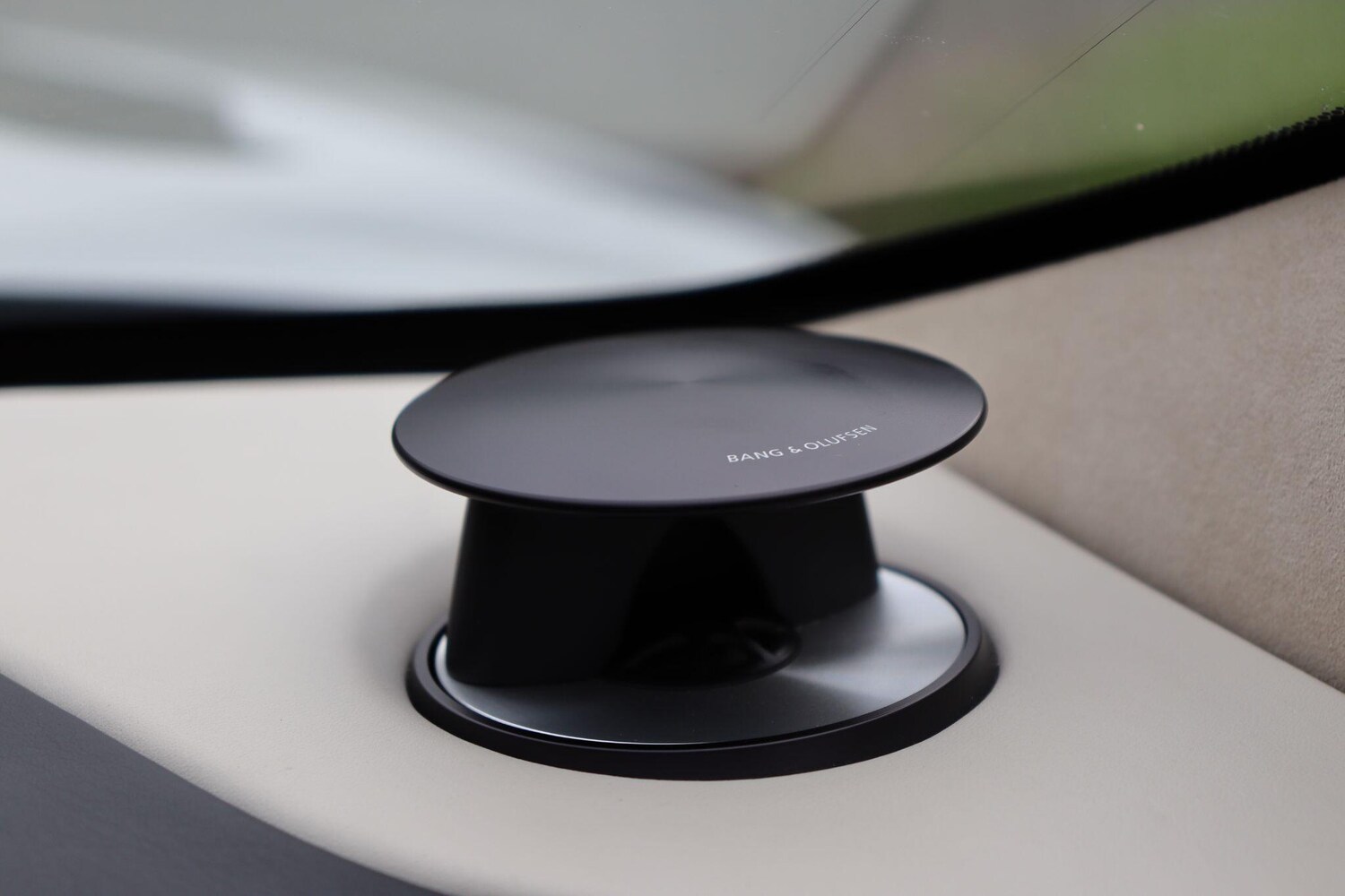 Used Aston Martin DB11 2016 for sale - 77343735: Photo 16