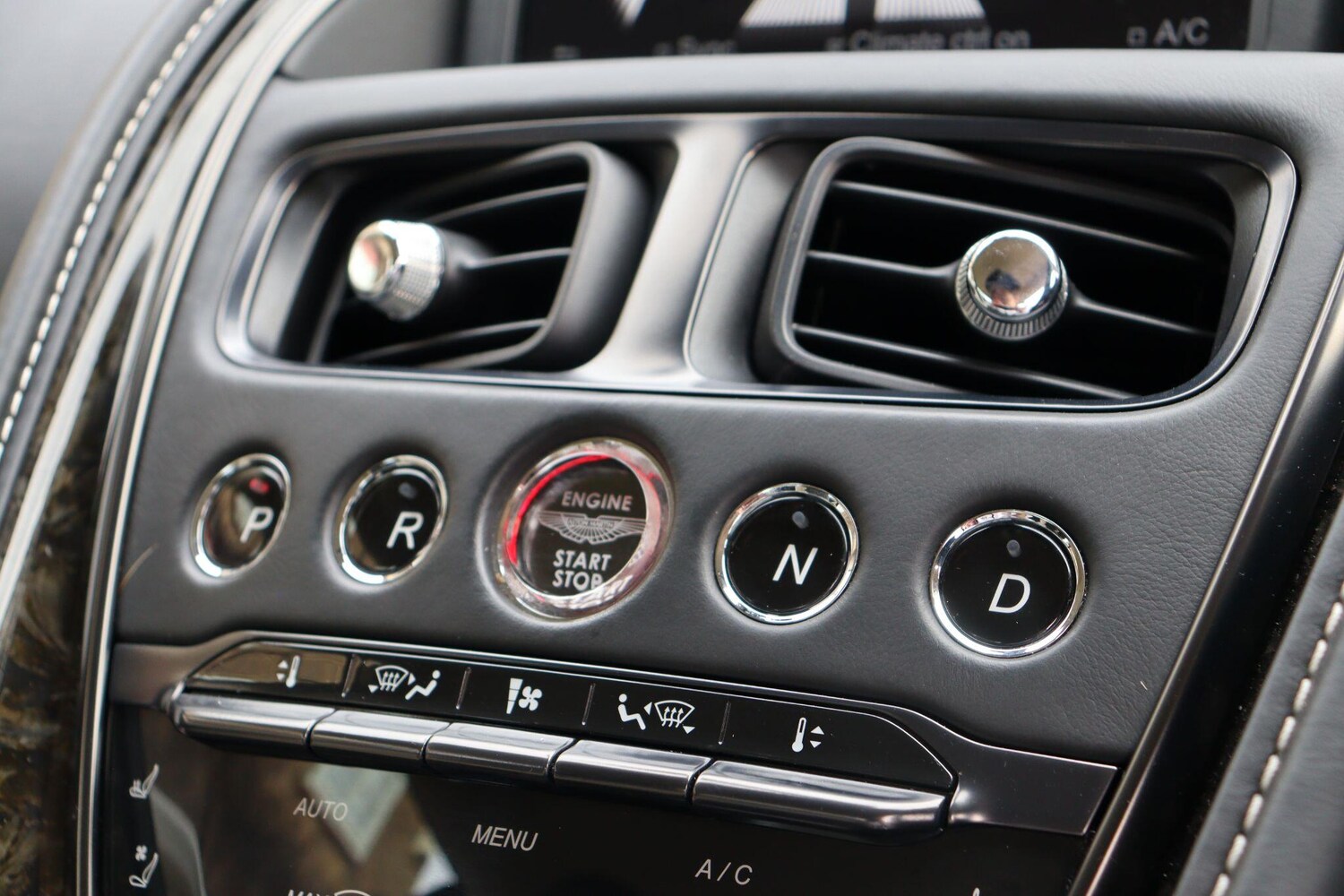 Used Aston Martin DB11 2016 for sale - 77343735: Photo 22