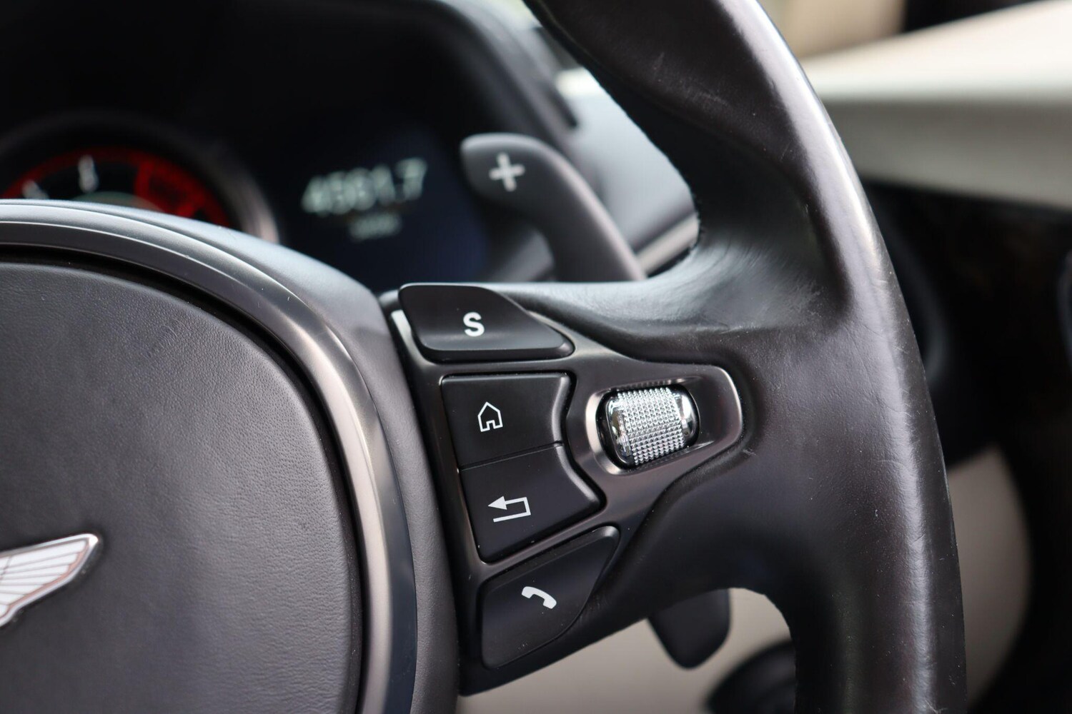 Used Aston Martin DB11 2016 for sale - 77343735: Photo 23