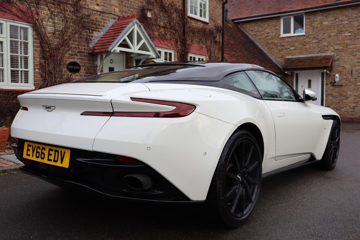 Used Aston Martin DB11 2016 for sale - 77343735: Photo 7