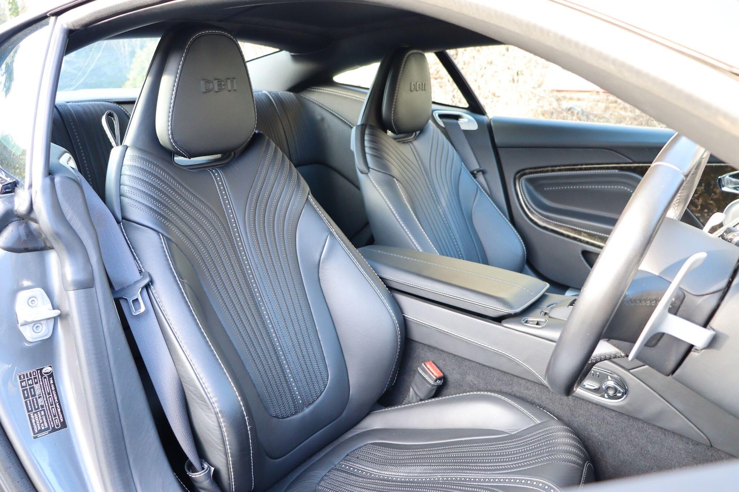 Used Aston Martin DB11 2016 for sale - 77926015: Photo 10