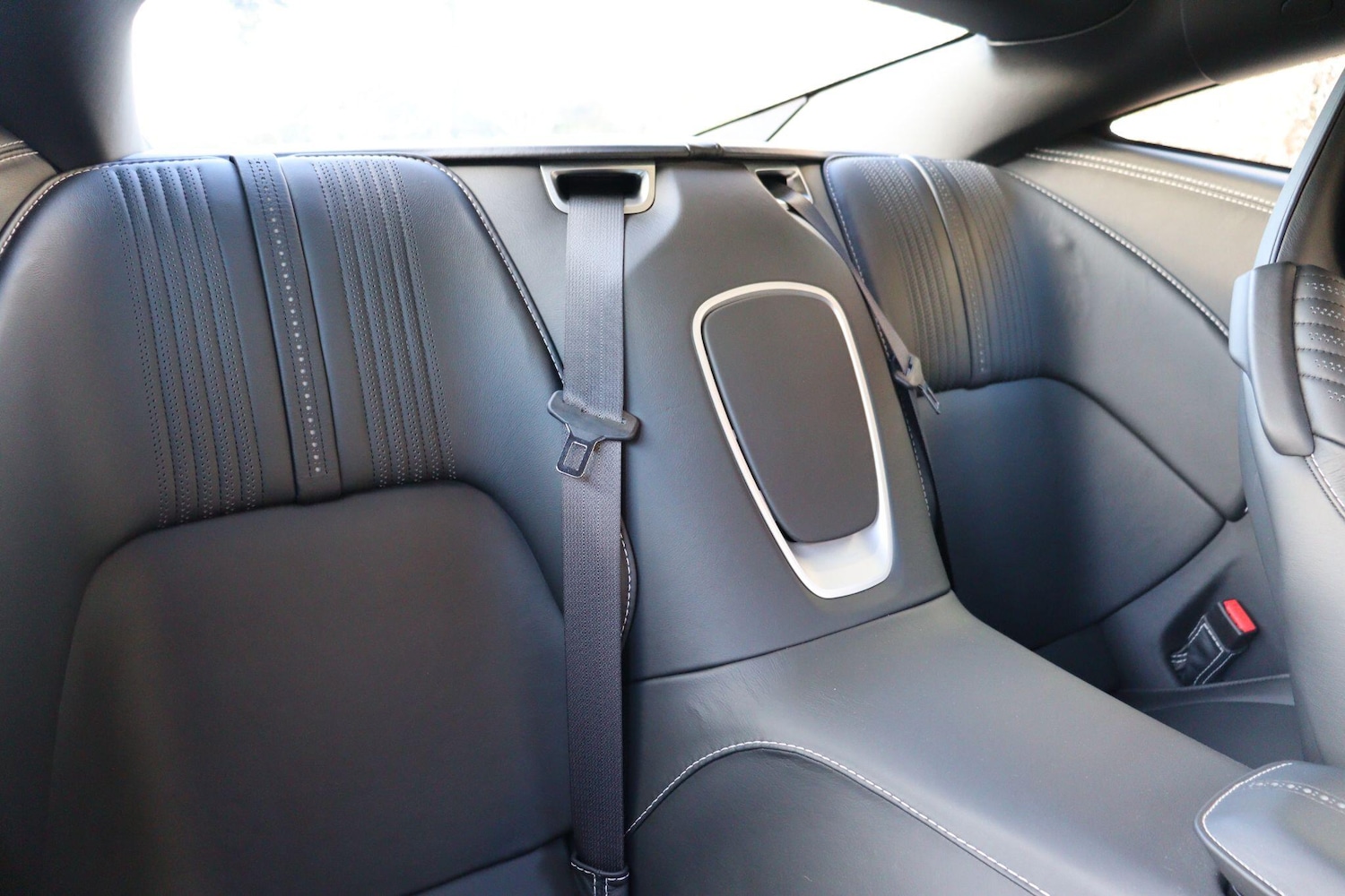 Used Aston Martin DB11 2016 for sale - 77926015: Photo 12