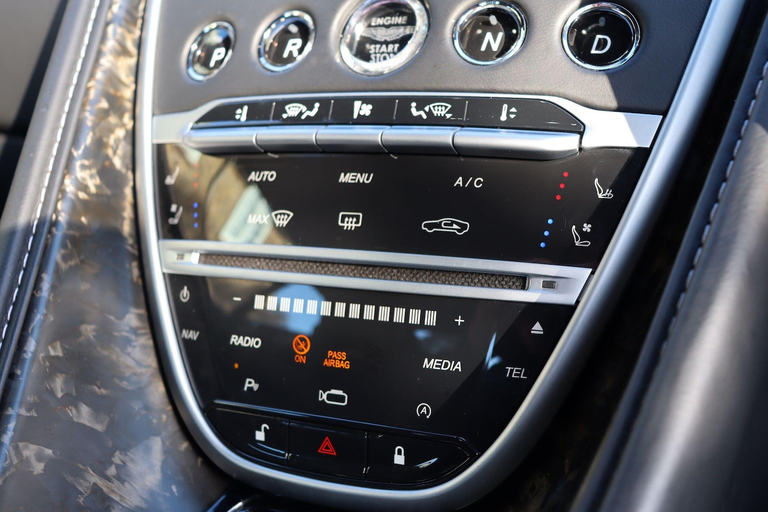 Used Aston Martin DB11 2016 for sale - 77926015: Photo 17