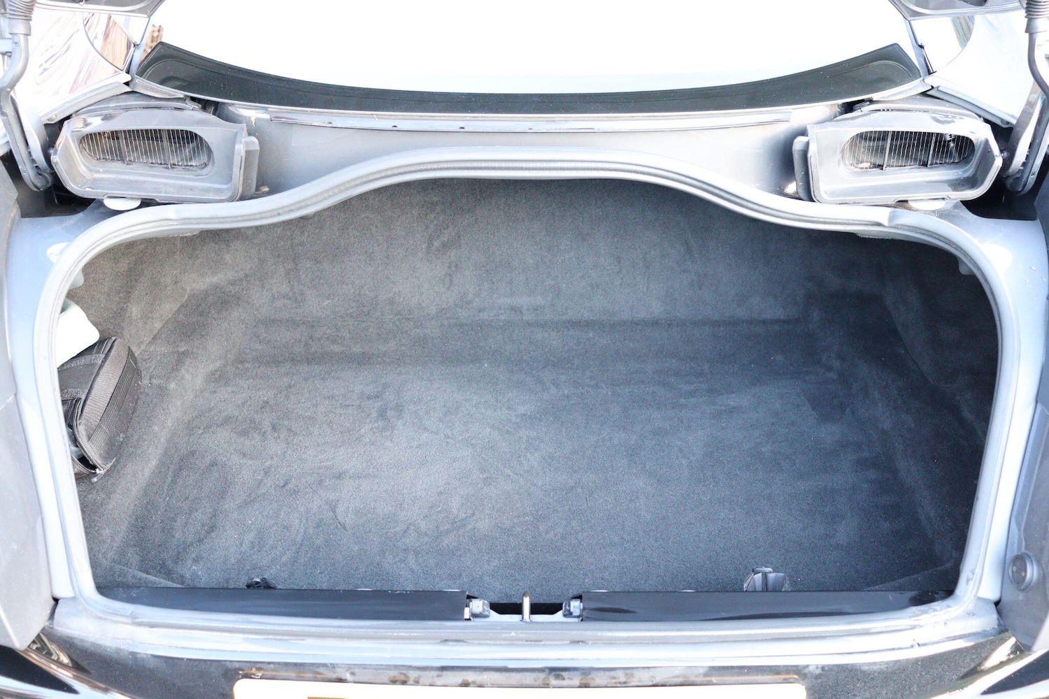 Used Aston Martin DB11 2016 for sale - 77926015: Photo 23