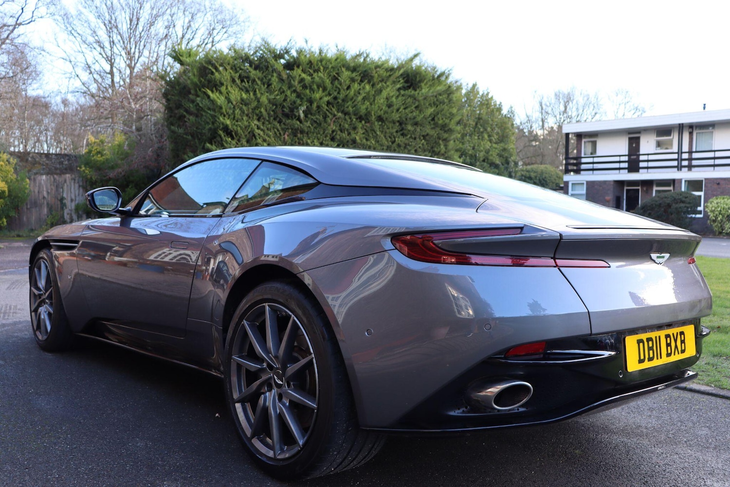 Used Aston Martin DB11 2016 for sale - 77926015: Photo 5