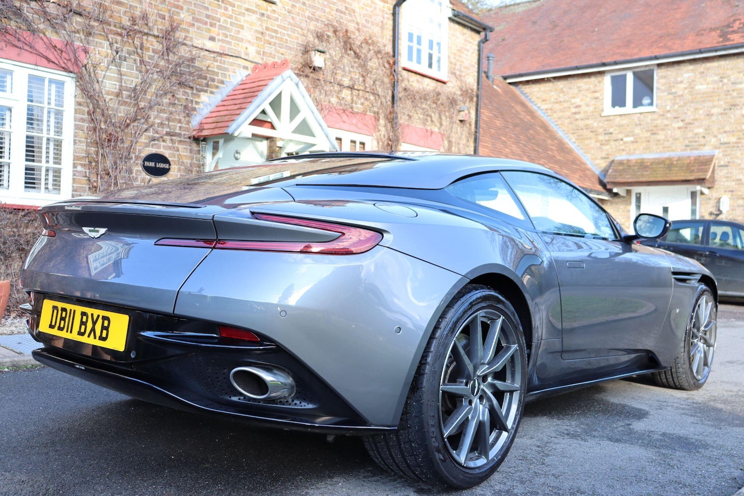 Used Aston Martin DB11 2016 for sale - 77926015: Photo 7