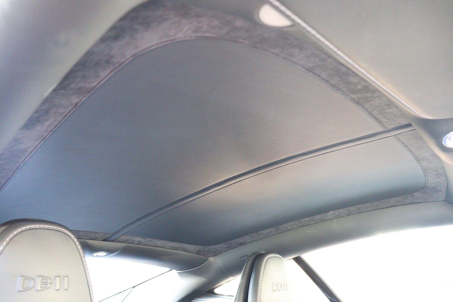 Used Aston Martin DB11 2016 for sale - 77926015: Photo 9