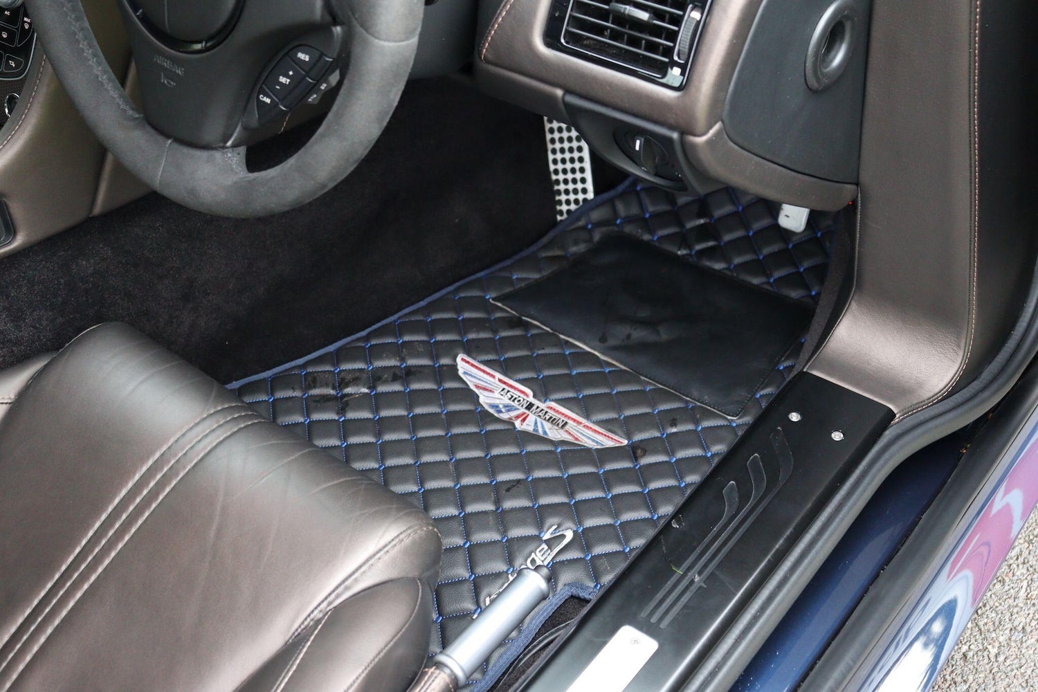 Used Aston Martin Vantage for sale - 76771725: Photo 11