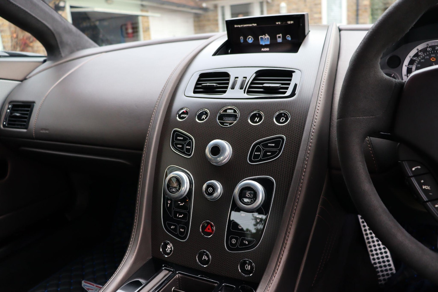 Used Aston Martin Vantage for sale - 76771725: Photo 12