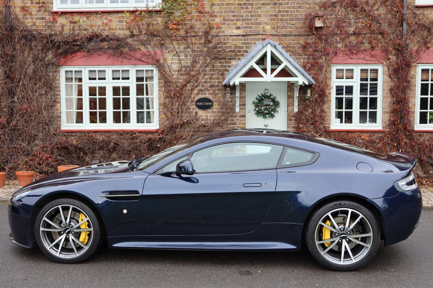 Used Aston Martin Vantage for sale - 76771725: Photo 4