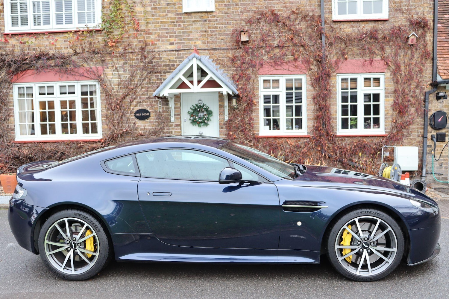 Used Aston Martin Vantage for sale - 76771725: Photo 8