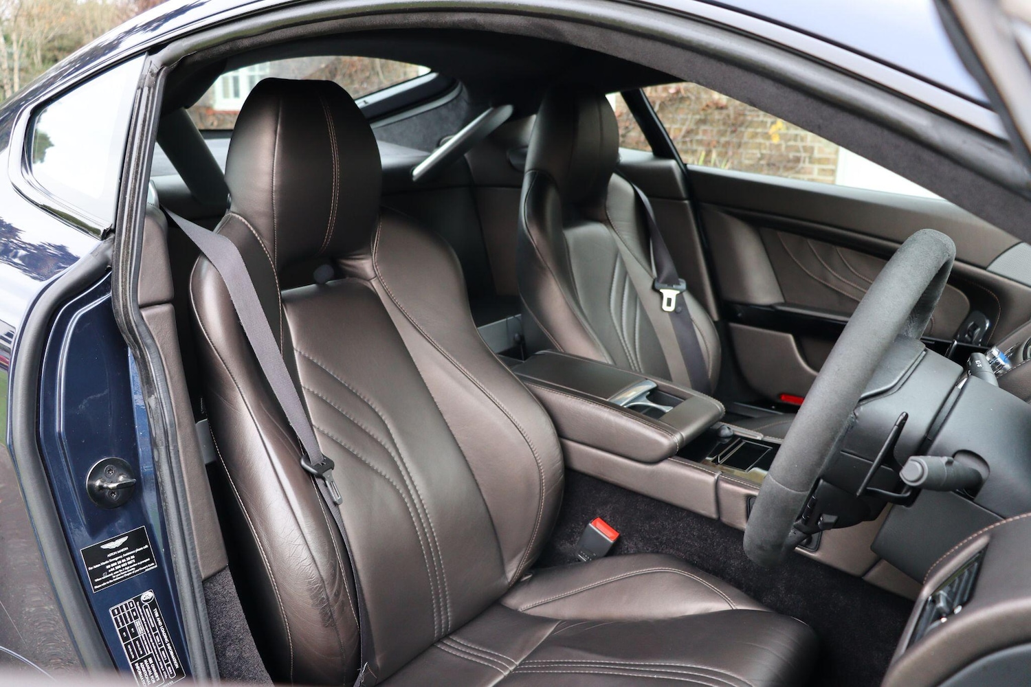 Used Aston Martin Vantage for sale - 76771725: Photo 9