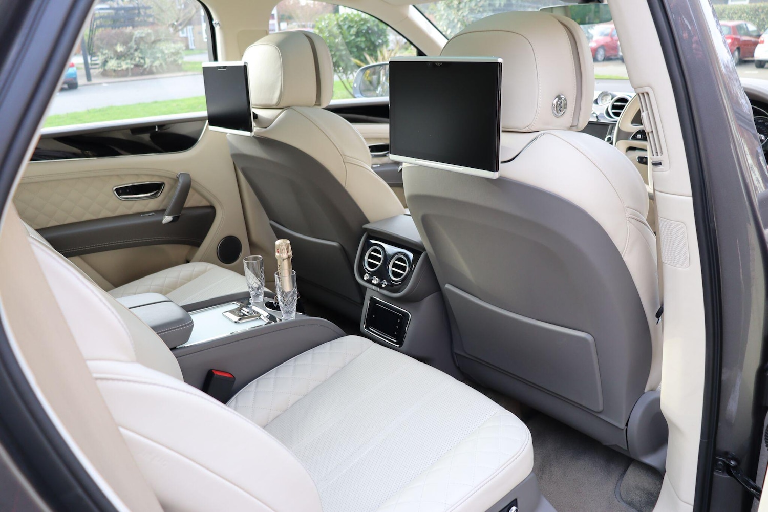 Used Bentley Bentayga 2018 for sale - 77052540: Photo 13