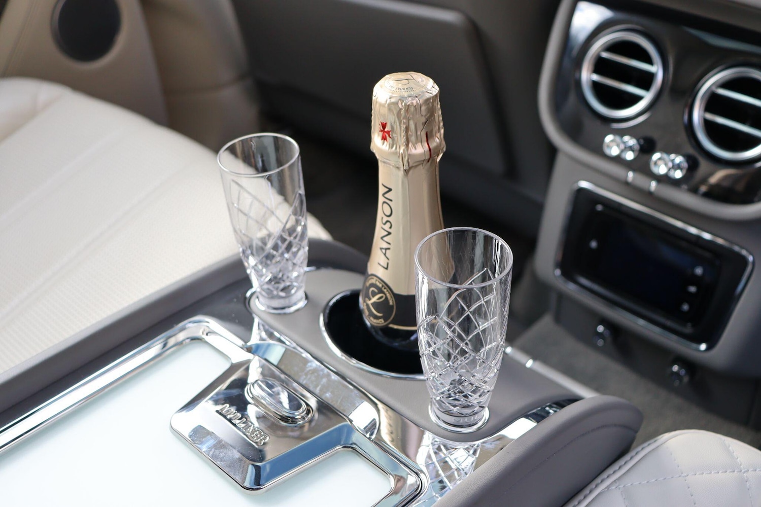 Used Bentley Bentayga 2018 for sale - 77052540: Photo 15