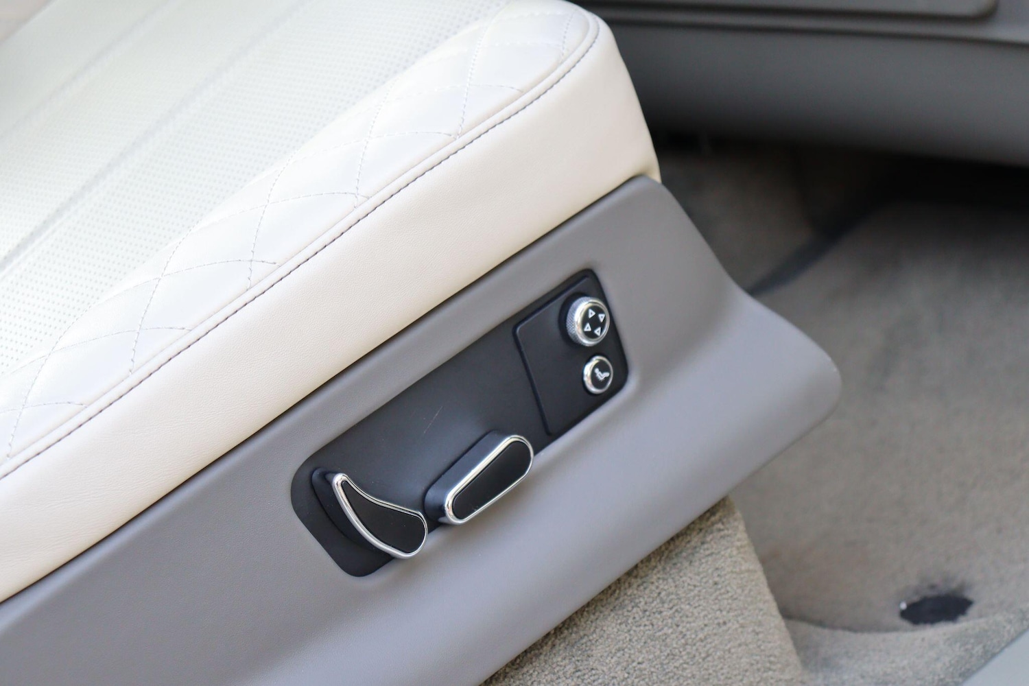 Used Bentley Bentayga 2018 for sale - 77052540: Photo 20