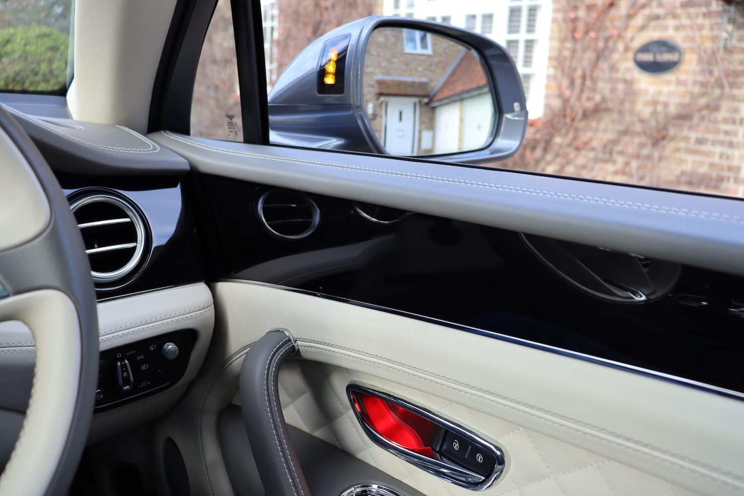 Used Bentley Bentayga 2018 for sale - 77052540: Photo 27