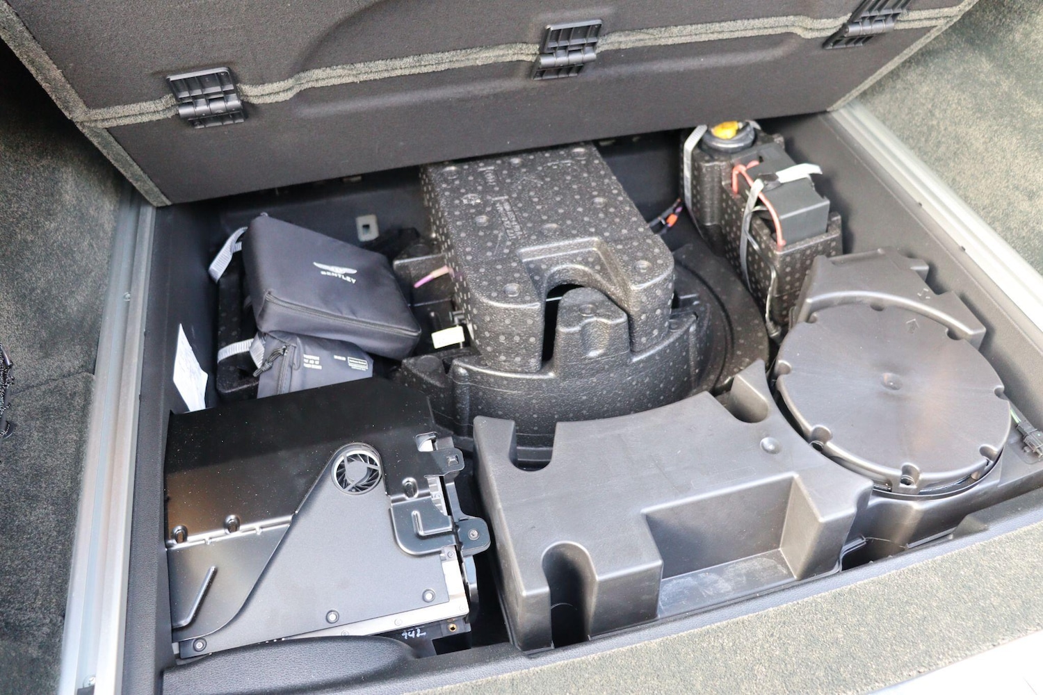 Used Bentley Bentayga 2018 for sale - 77052540: Photo 47