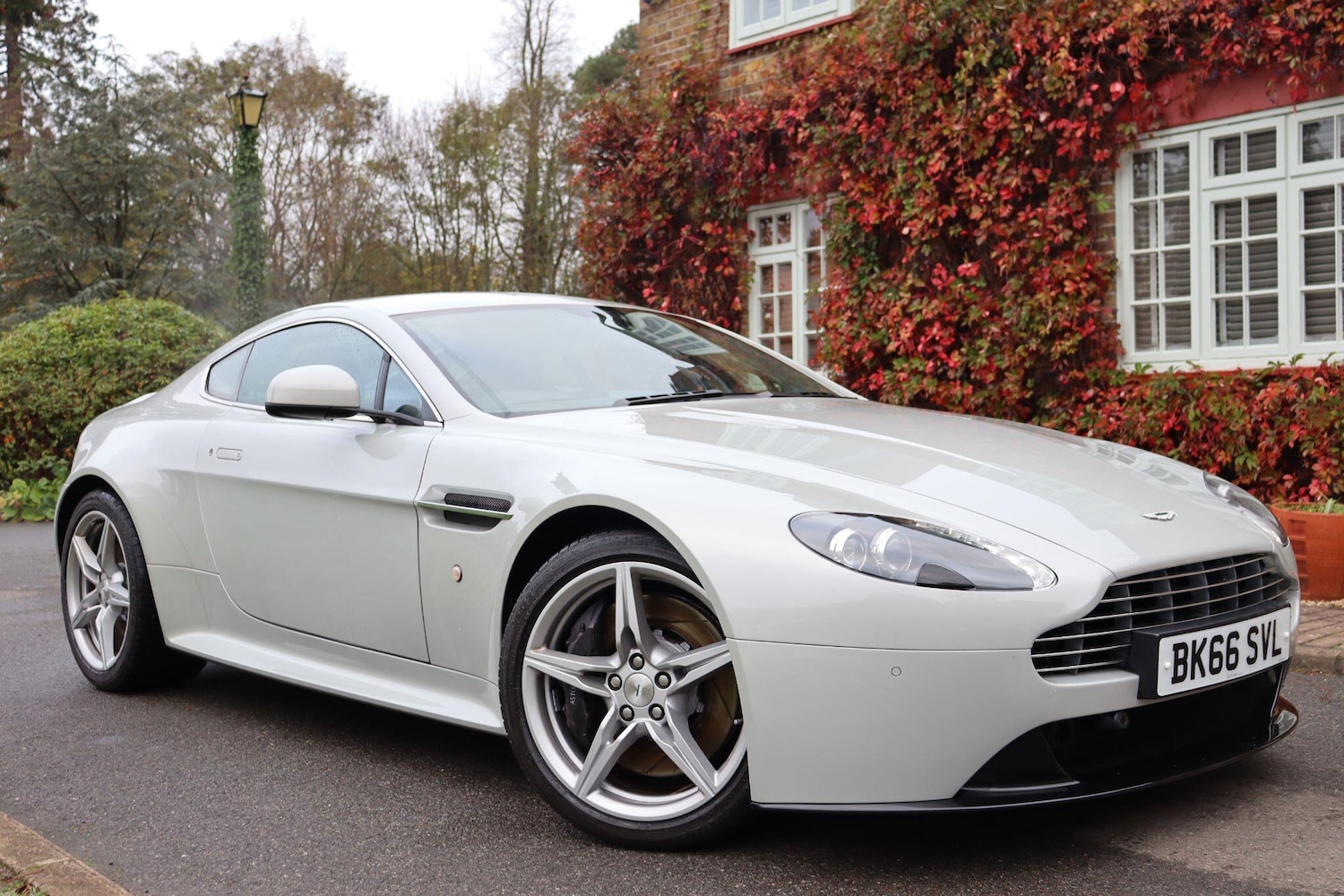 Used Aston Martin Vantage 2016 for sale - 76537772: Photo 1