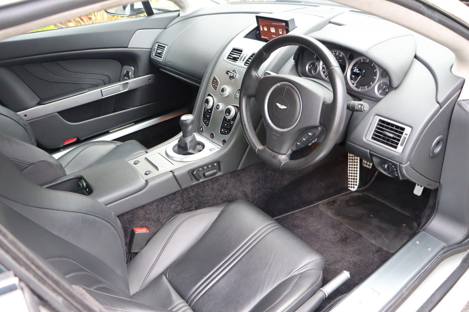 Used Aston Martin Vantage 2016 for sale - 76537772: Photo 10