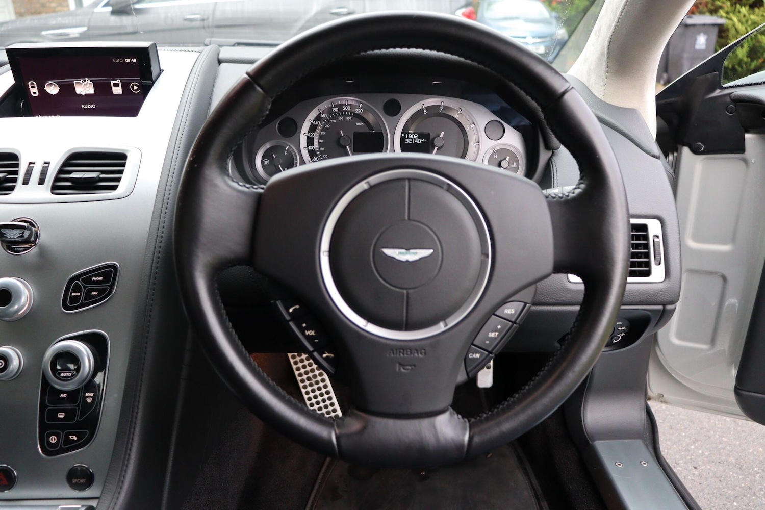 Used Aston Martin Vantage 2016 for sale - 76537772: Photo 13