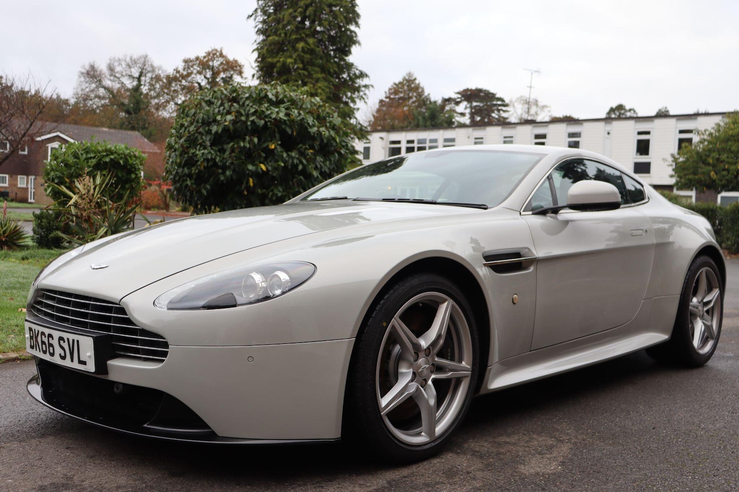 Used Aston Martin Vantage 2016 for sale - 76537772: Photo 3