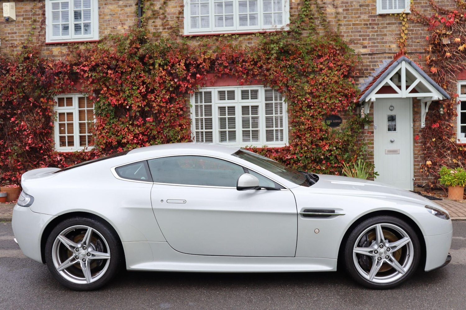 Used Aston Martin Vantage 2016 for sale - 76537772: Photo 8