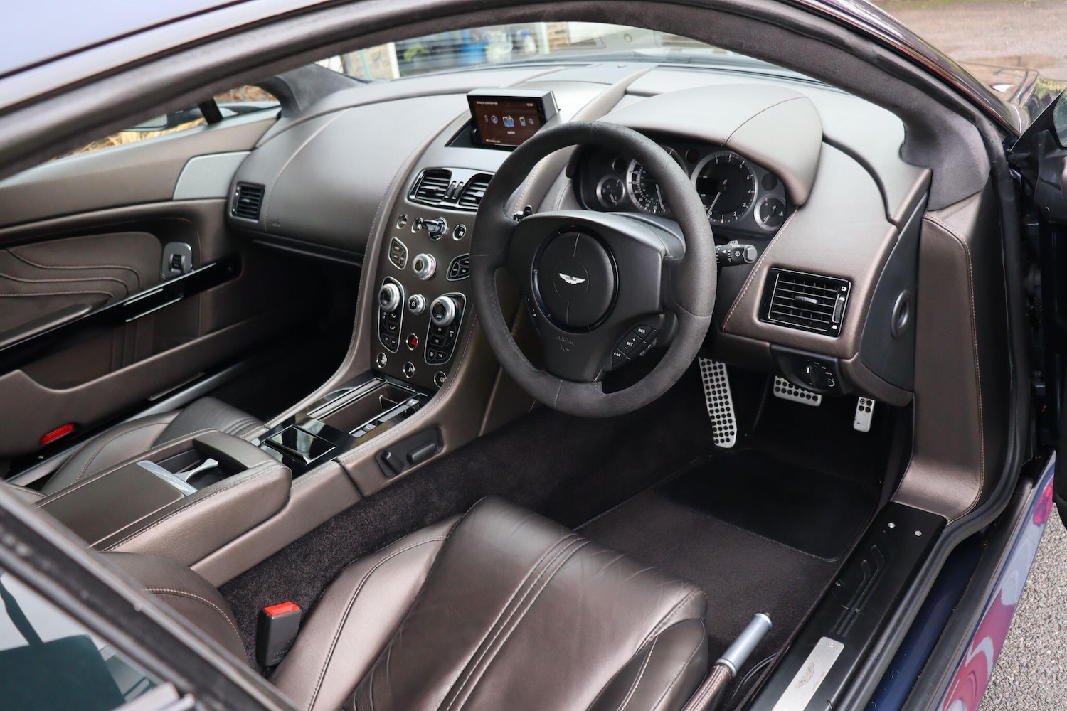 Used Aston Martin Vantage 2018 for sale - 77484379: Photo 10