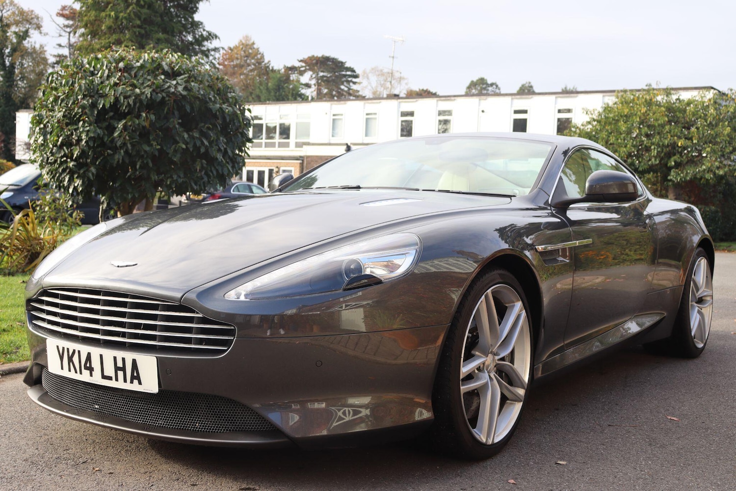 Used Aston Martin DB9 2014 for sale - 77050784: Photo 3