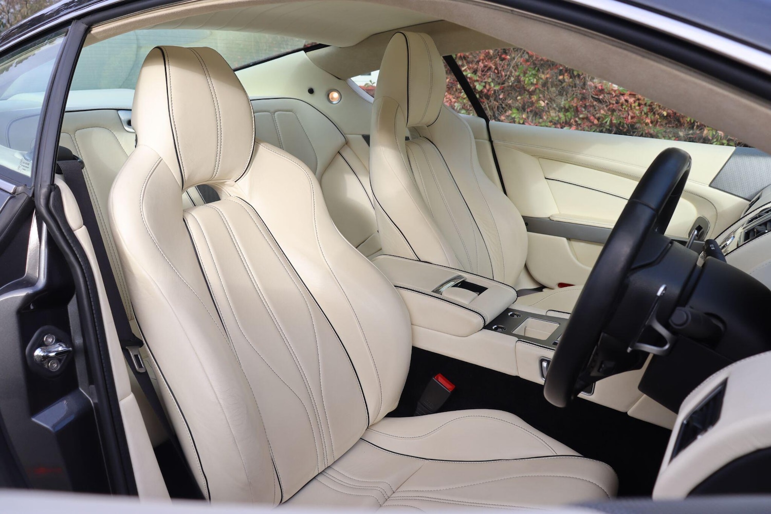 Used Aston Martin DB9 2014 for sale - 77050784: Photo 9