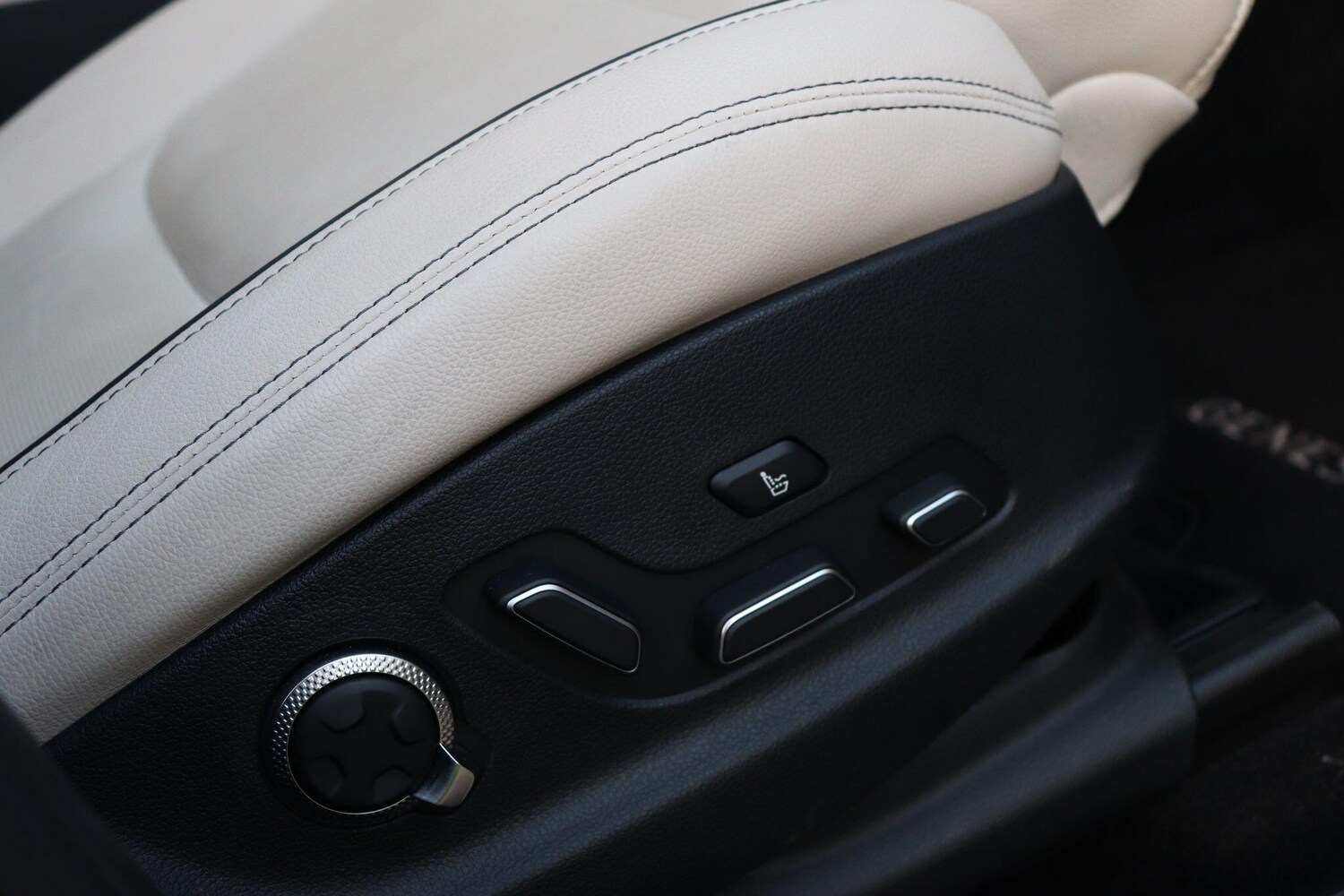 Used Genesis GV70 for sale - 77670666: Photo 15